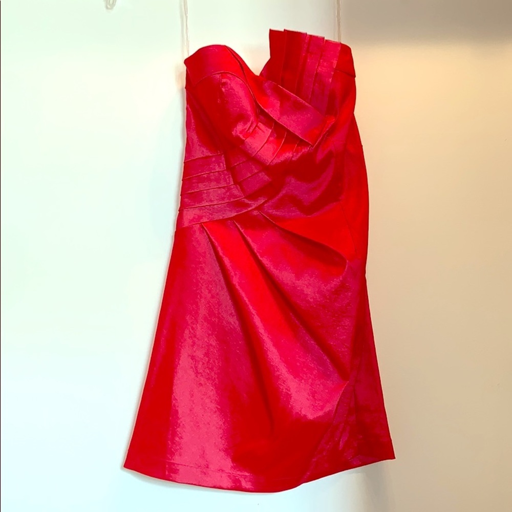 Edgy strapless mini dress..🌫